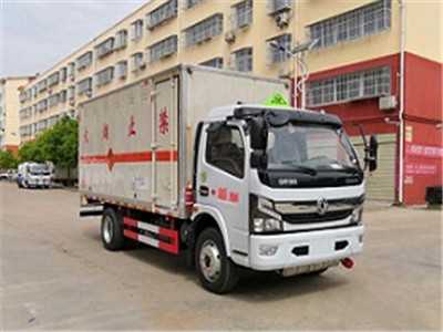 東風(fēng)5.1米爆破器材運(yùn)輸車